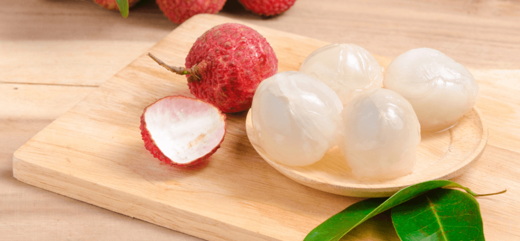 How to peel lychee effectively